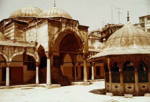 Vorschaubild Mehmet Pascha Moschee, Arkadenhof